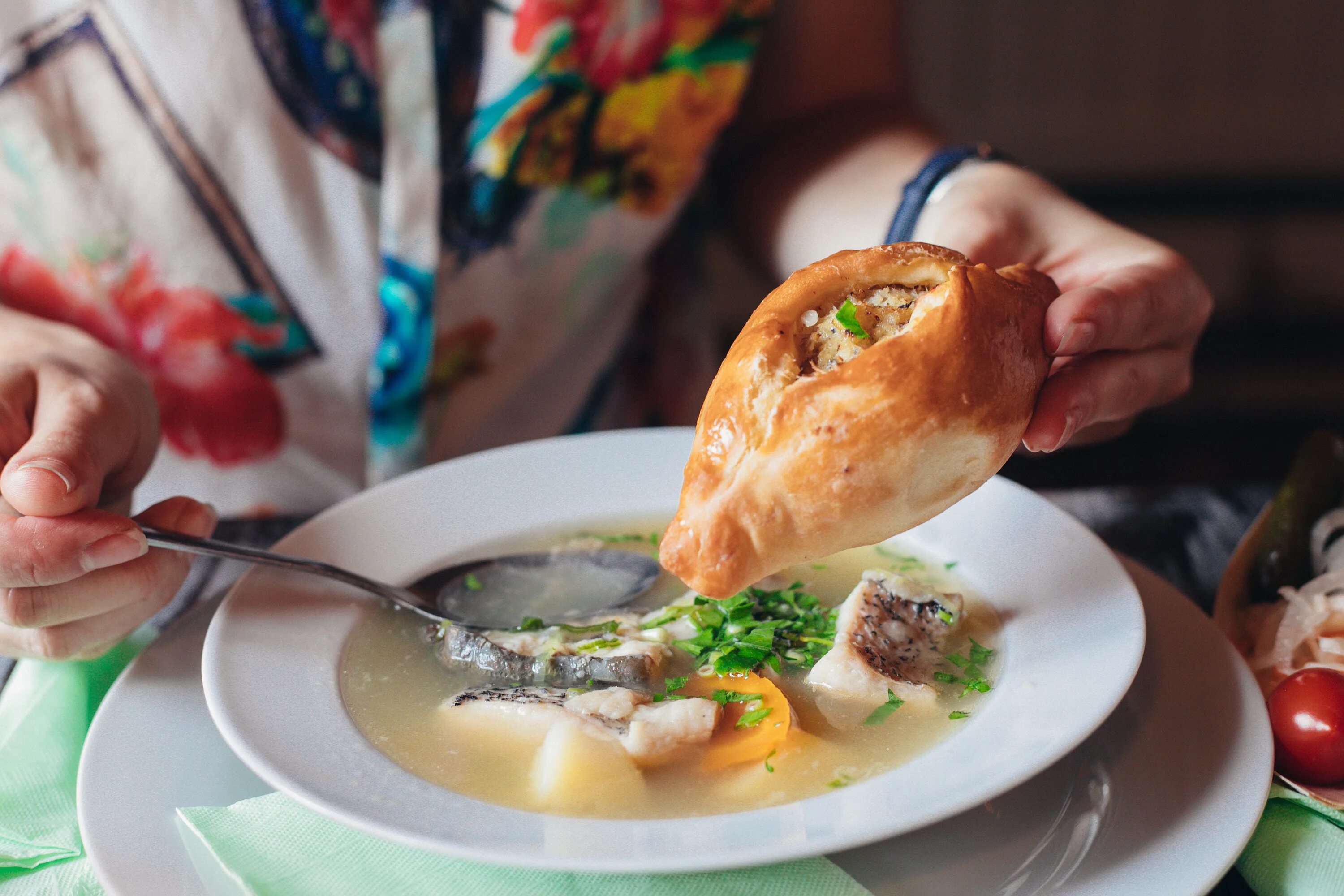 Трактир давлеканово. Трактир расстегай. Уха ресторанная подача. Трактир расстегай. Трактир расстегай кострома.