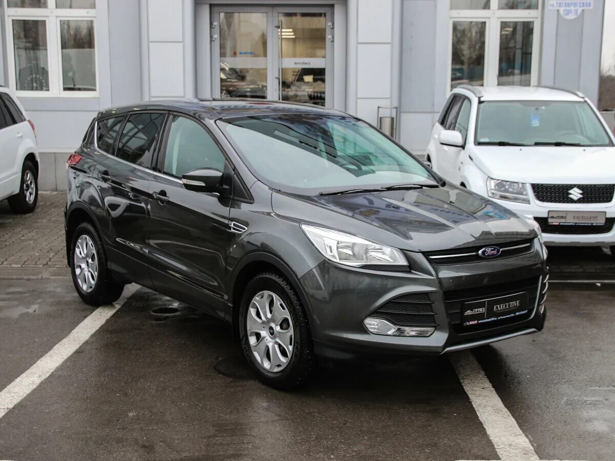 Форд куга 2 2015. Ford Kuga 2015. Форд Куга 2015 панорама. Детали на переднем бампере Форд Куга 2015. Ford Kuga 2015 года фото цвет металлик.