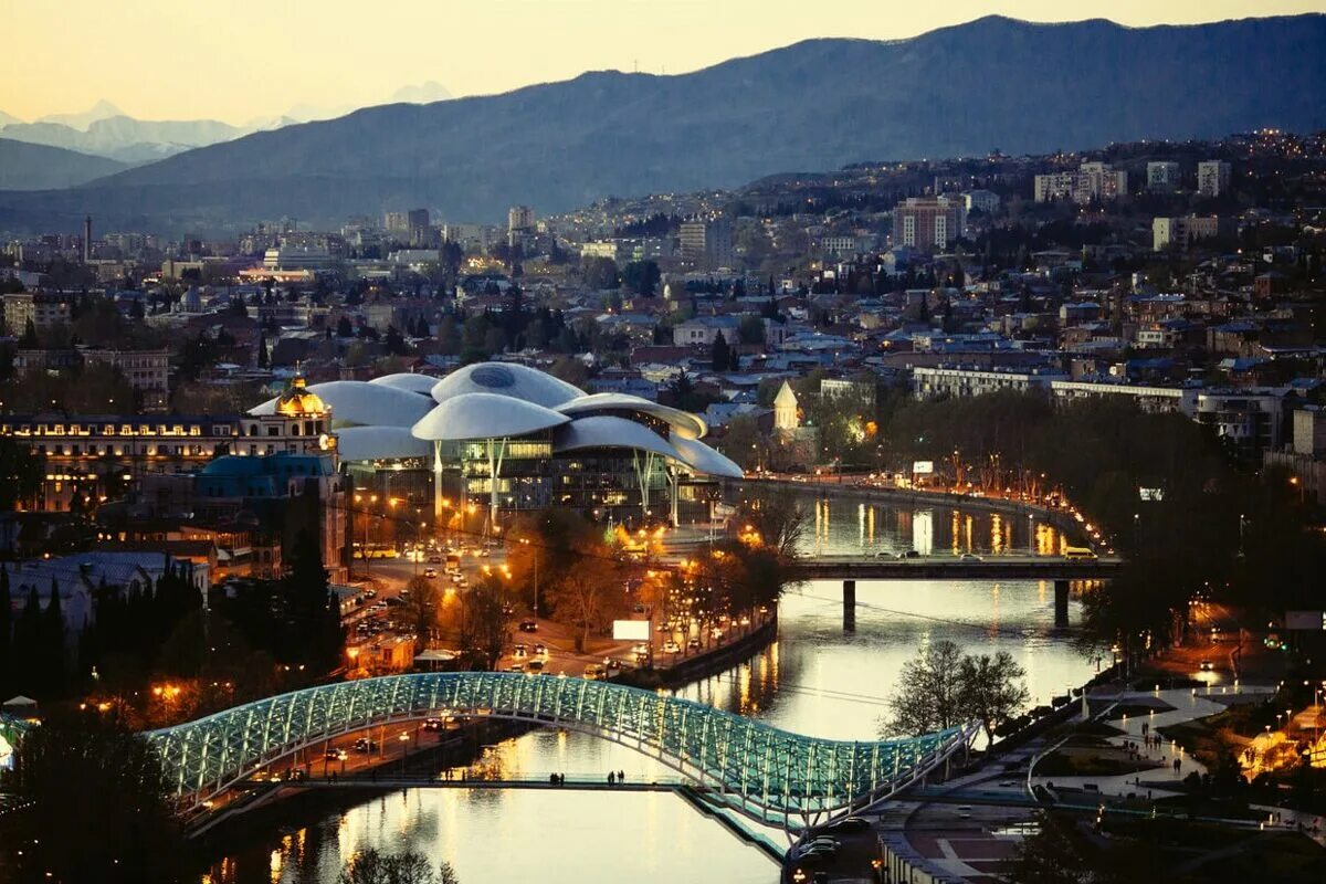 Рига тбилиси. Грузия Тбилиси. Тбилиси столица. Грузия город Тбилиси. Столица Грузии Тбилиси фото.