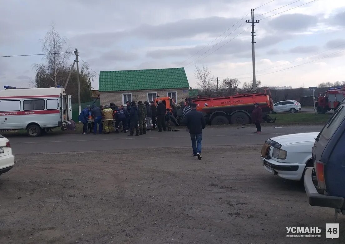 Усмань люди. Усмань 48. Выпускной в усмани. Усмань 48 форум болталка новости. Усмань 48.