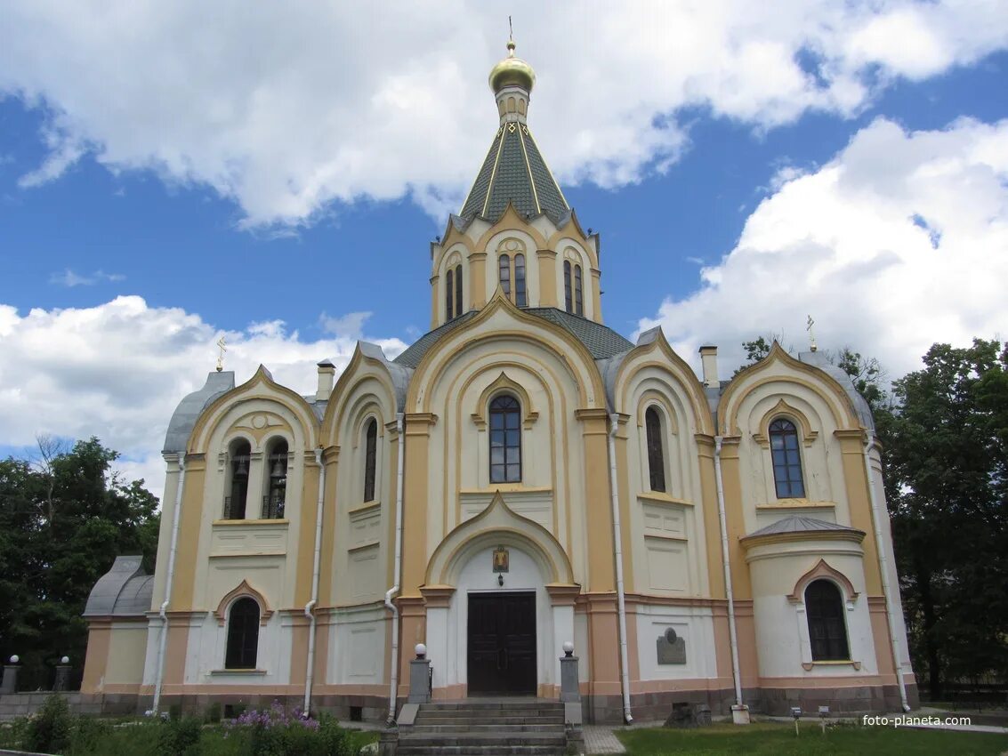 Любань ленинградская область купить. Церковь Любань. Церковь города Любань Тосненского района. Петропавловская Церковь (Любань). Город Любань Ленинградская область Тосненский район.