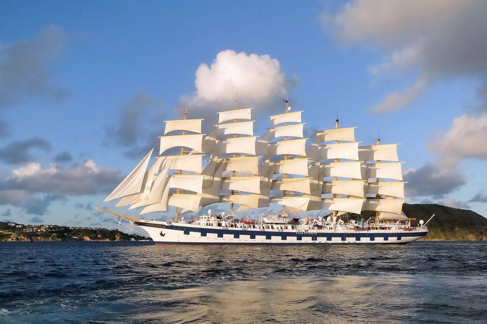 Парусник белгород. Парусник роял клипер. парусник роял клипер «royal clipper». пятимачтовый парусник. капри парусный, пяти мачтовый royal clipper,.