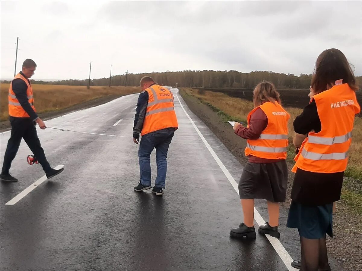 Контроль ремонта дорог. Контроль качества дорожных работ. Дорожники КРУДОР. Дорожные работы на обочине. КГКУ КРУДОР.