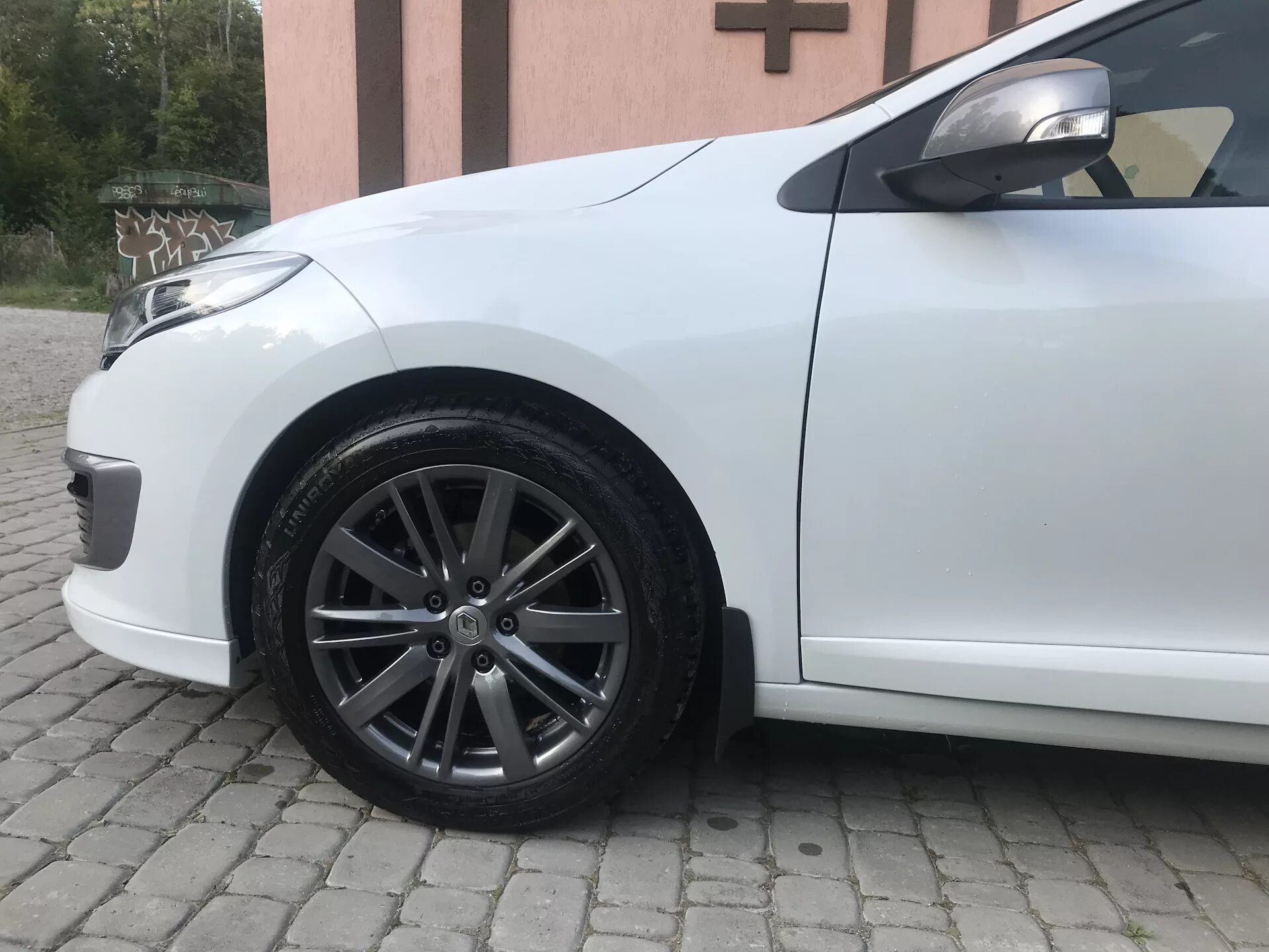 Megane диски. Renault Megane 3 диски. Рено Меган 3 хэтчбек на 17 дисках. Рено Меган 3 на 17 дисках. Рено Меган 3 на 18 дисках.