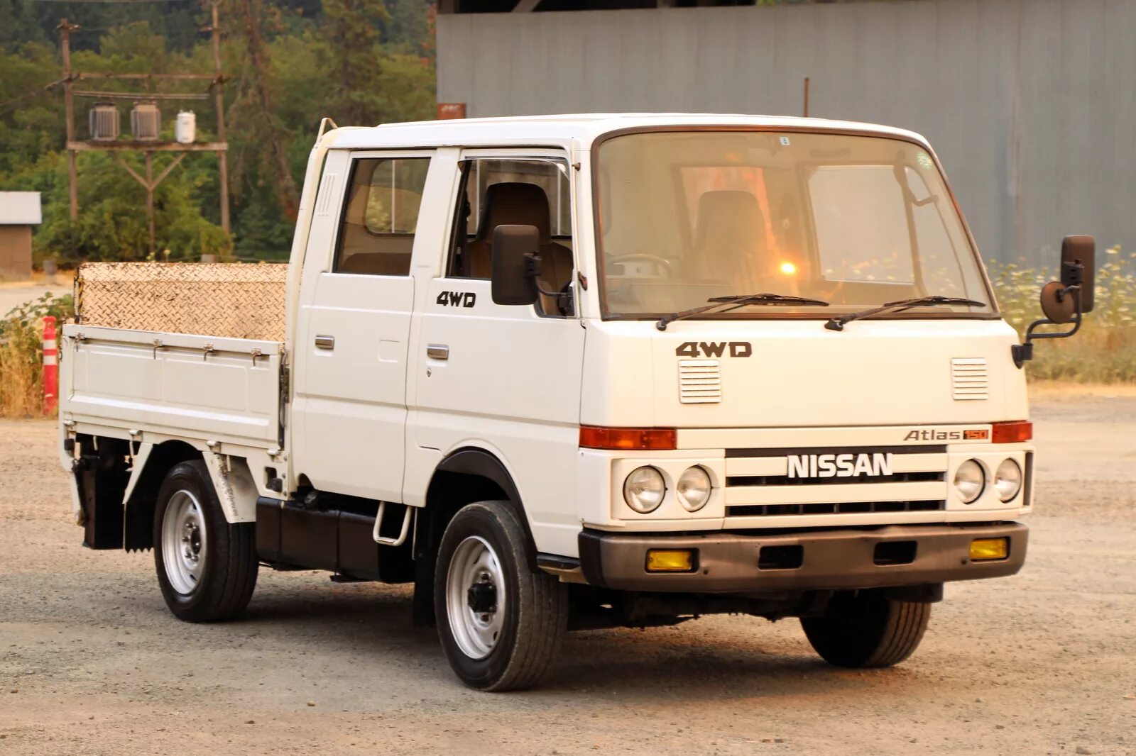 Купить грузовик атлас. Nissan Atlas 150. Nissan Atlas 4wd 1990. Nissan Atlas 4wd. Nissan Atlas f22.