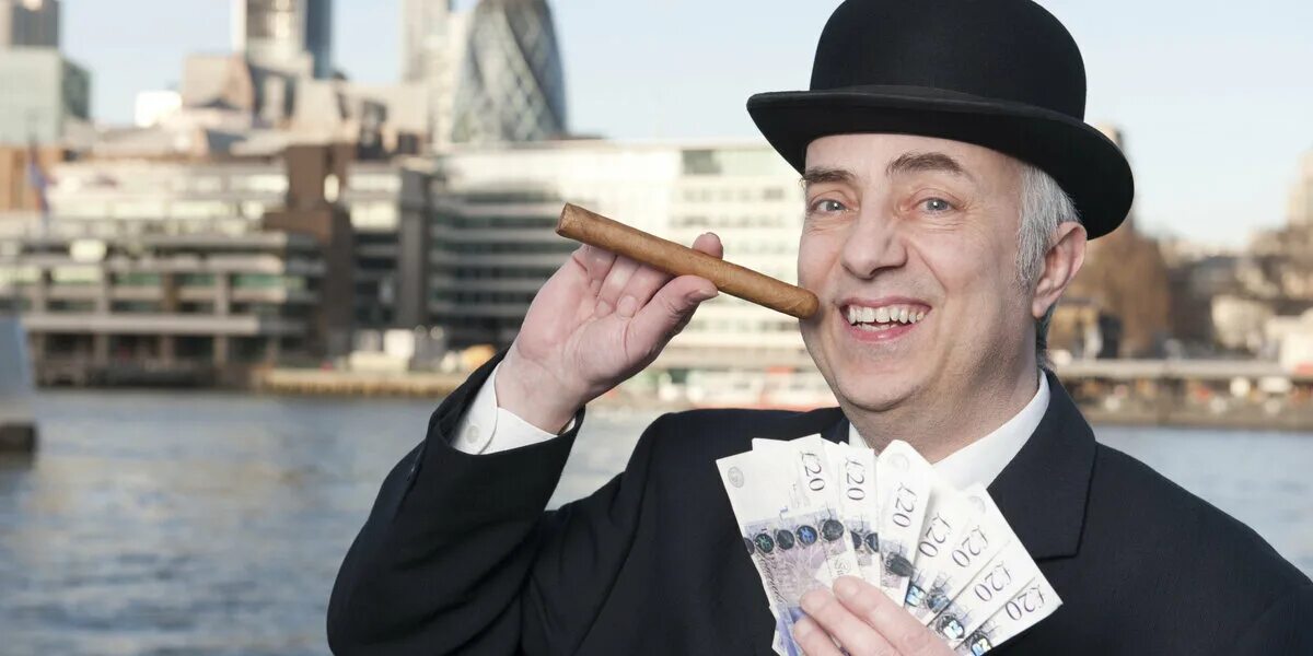 Как называют банкиров. Деловой человек. Банкир фото. Гарри поттер банк гринготтс гоблин. Квентин массейс портрет нотариуса.