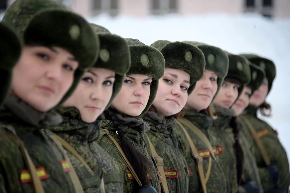 Хорошо ли быть военным. Женщины военнослужащие. Женщины в Российской армии. Женщины военные в России. Женщины военнослужащие в России.
