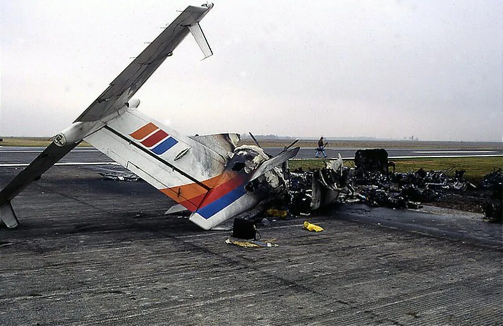 Расследование авиакатастроф 1. United express flight 5925. united express flight 2415. расследование авиакатастроф на грани катастрофы. united express 6291.