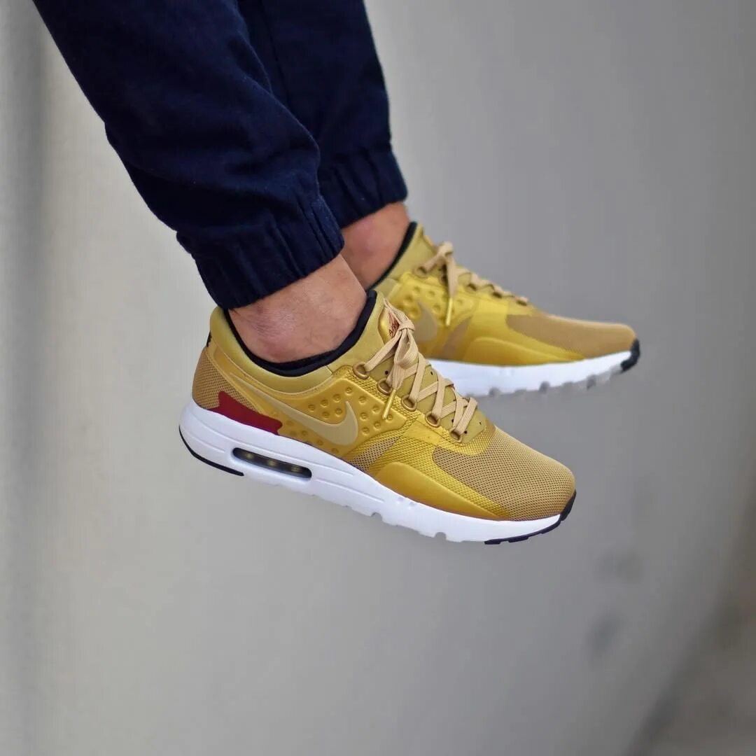 Gold zero. Nike Air Max Zero Gold.