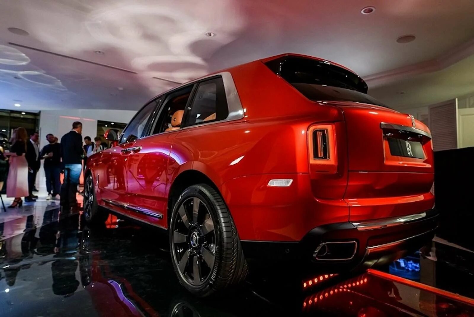 Внедорожник Rolls-Royce Cullinan. Роллс Ройс Куллинан. Роллс Ройс Куллинан 2022. Внедорожник Роллс Ройс Куллинан.