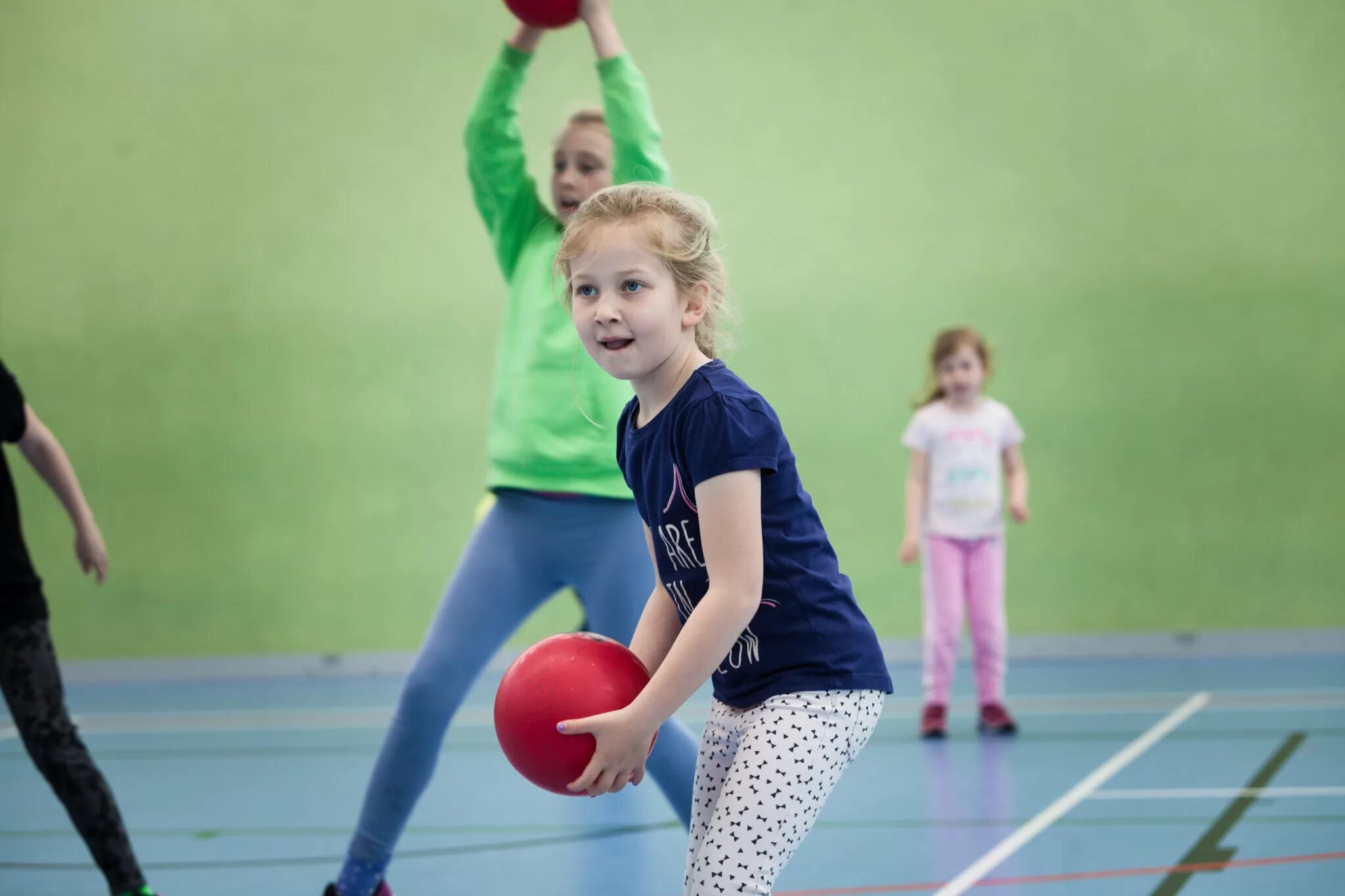 Children do sports. Спортивные дети. Занятие спортом дети. Детский спорт. Дети которые занимаются спортом.