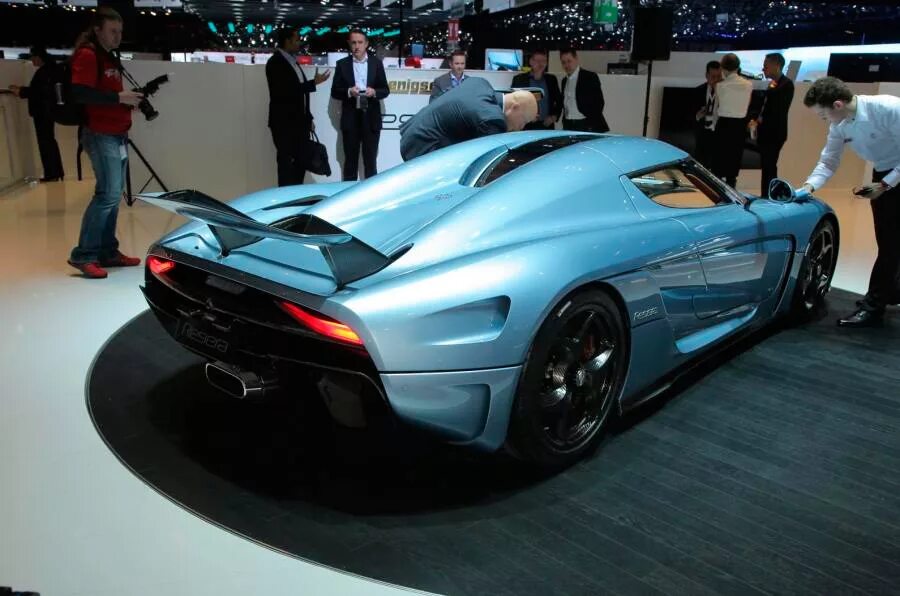 Самые сильные автомобили. Koenigsegg 1500 л.с. Koenigsegg Geneva. Мощные гибридные авто. Самый мощный серийный автомобиль в мире.