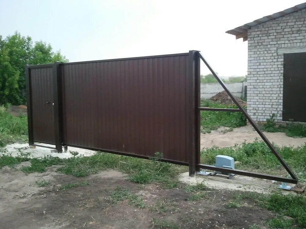 Ворота дачи под ключ. Откатные ворота 2000кг. откатные ворота с калиткой. сдвижные ворота с калиткой. забор с откатными воротами и калиткой из профнастила.