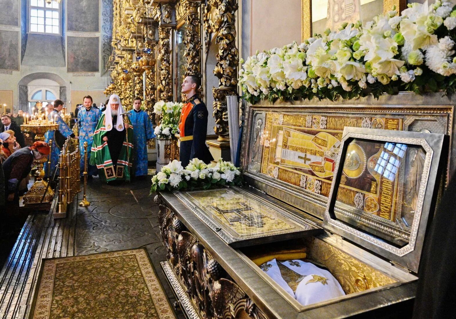 мощи святителя тихона патриарха московского. обретение мощей тихона патриарха московского. мощи святых патриархов. мощи святителя тихона донской монастырь. макарий митрополит московский мощи.