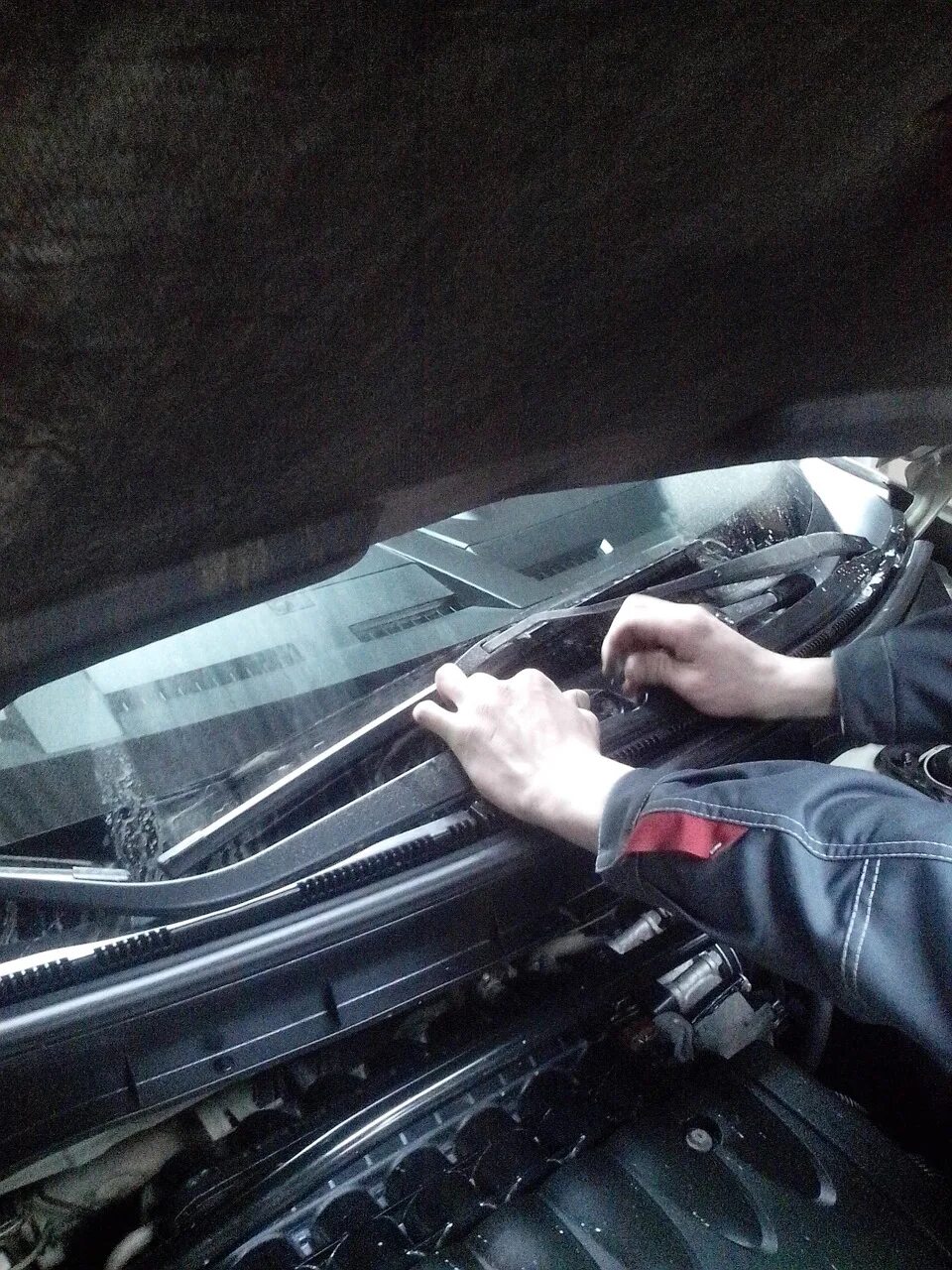 Стекло лобовое аутлендер xl 2011. Замена стекла аутлендер 3. Митсубиси аутлендер снятие стекла. Лобовое стекло mitsubishi outlander (gf). Замена лобового стекла c292.