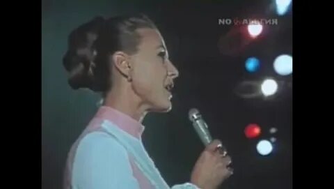 Пахоменко стоят девчонки