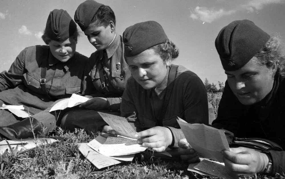 Военные в мирной жизни. Солдаты на фронте. Молодежь фронту. Фотокарточки с фронта.