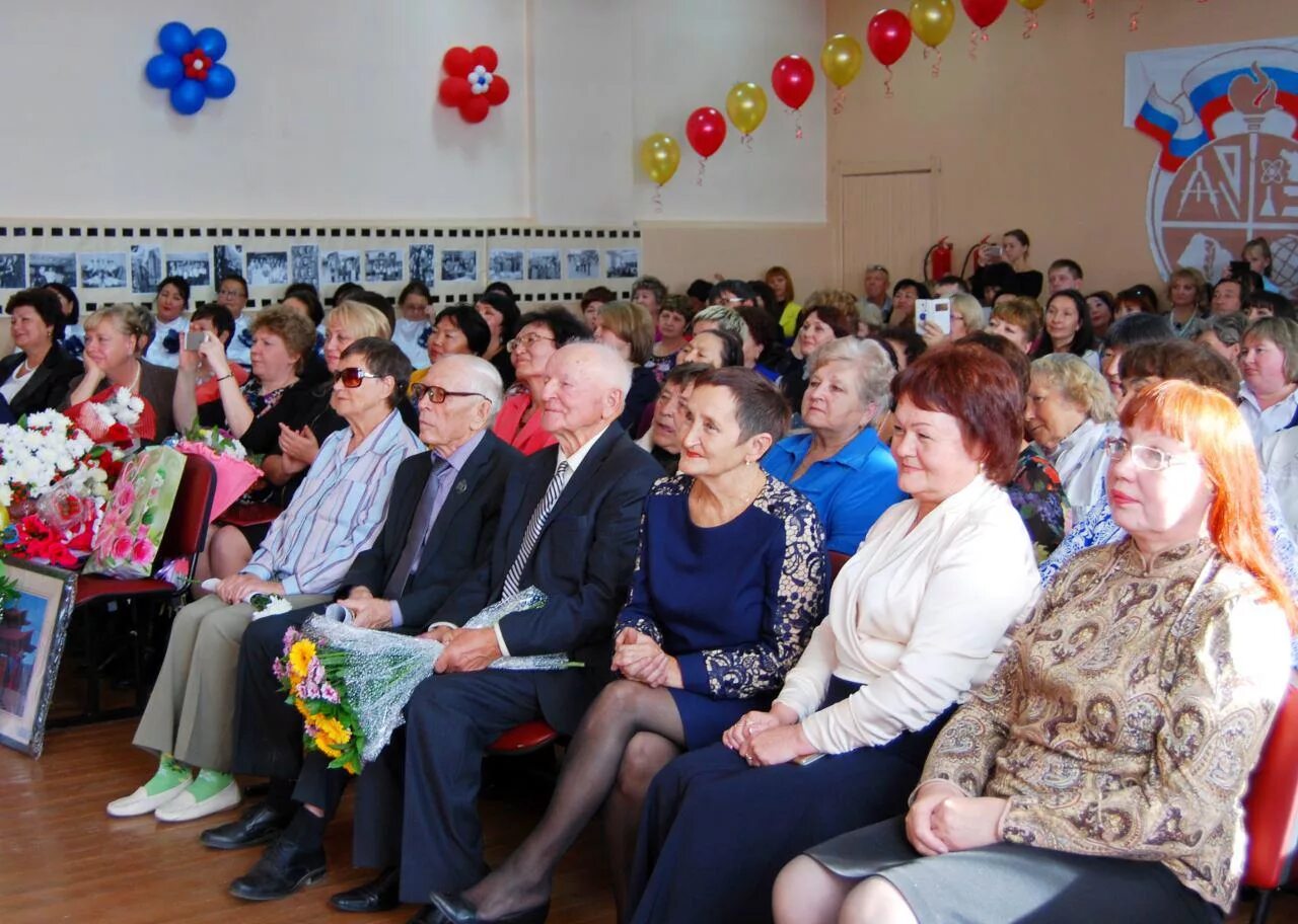 Кызыла. Директор школы 17 кызыл. 14 школа города кызыла. Школа 8 кызыл. 18 школа кызыл.