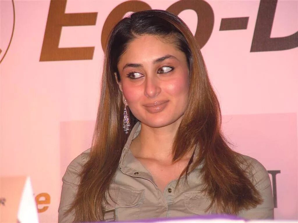 Карина капур фото в молодости rupali aneja on Twitter Kareena kapoor, Kareena kapoor wallpapers, Bollywood act