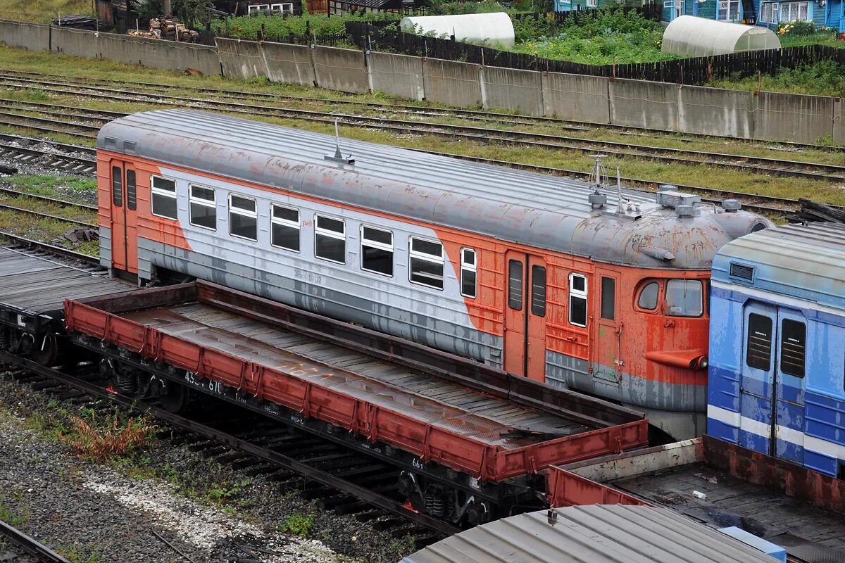 электричка внутри. эт2м 124. в вагоне электропоезда. вагон электрички в псковской области. в вагоне электропоезда.