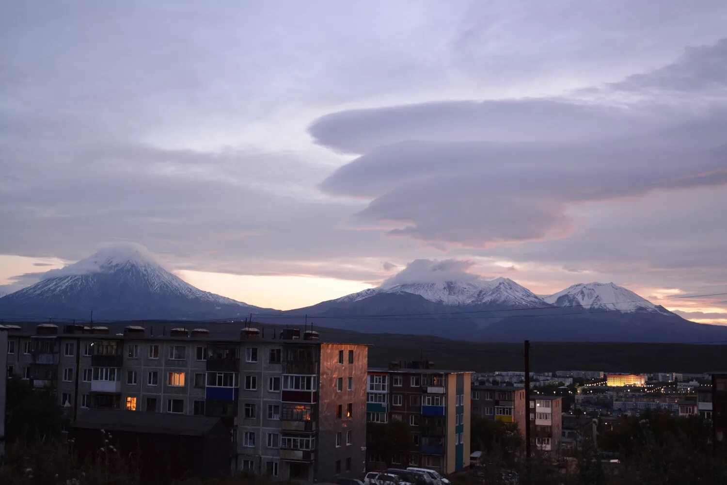 Петропавловск камчатский новостройки. Топоркова, 9. Камчатский двор калининград. Постоялый двор петропавловск-камчатский. Русский двор камчатка.