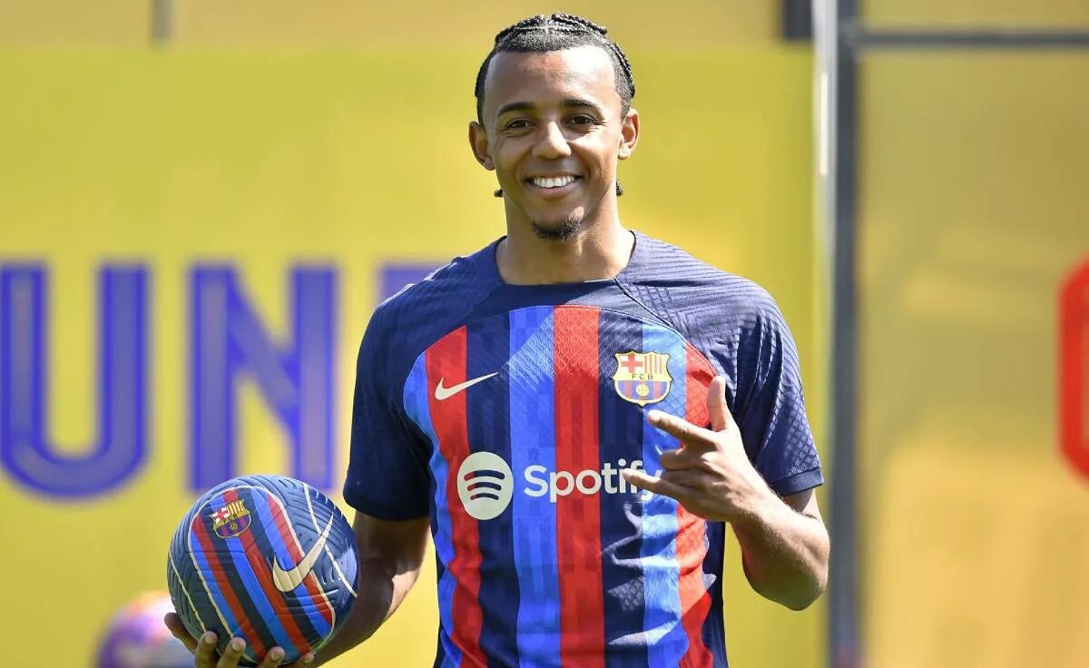 Иньеста барселона. Защитник барселоны кунде. Иброхим конате трансфер барселона. Жюль кунде барса. Витор роке футболист в барселоне.