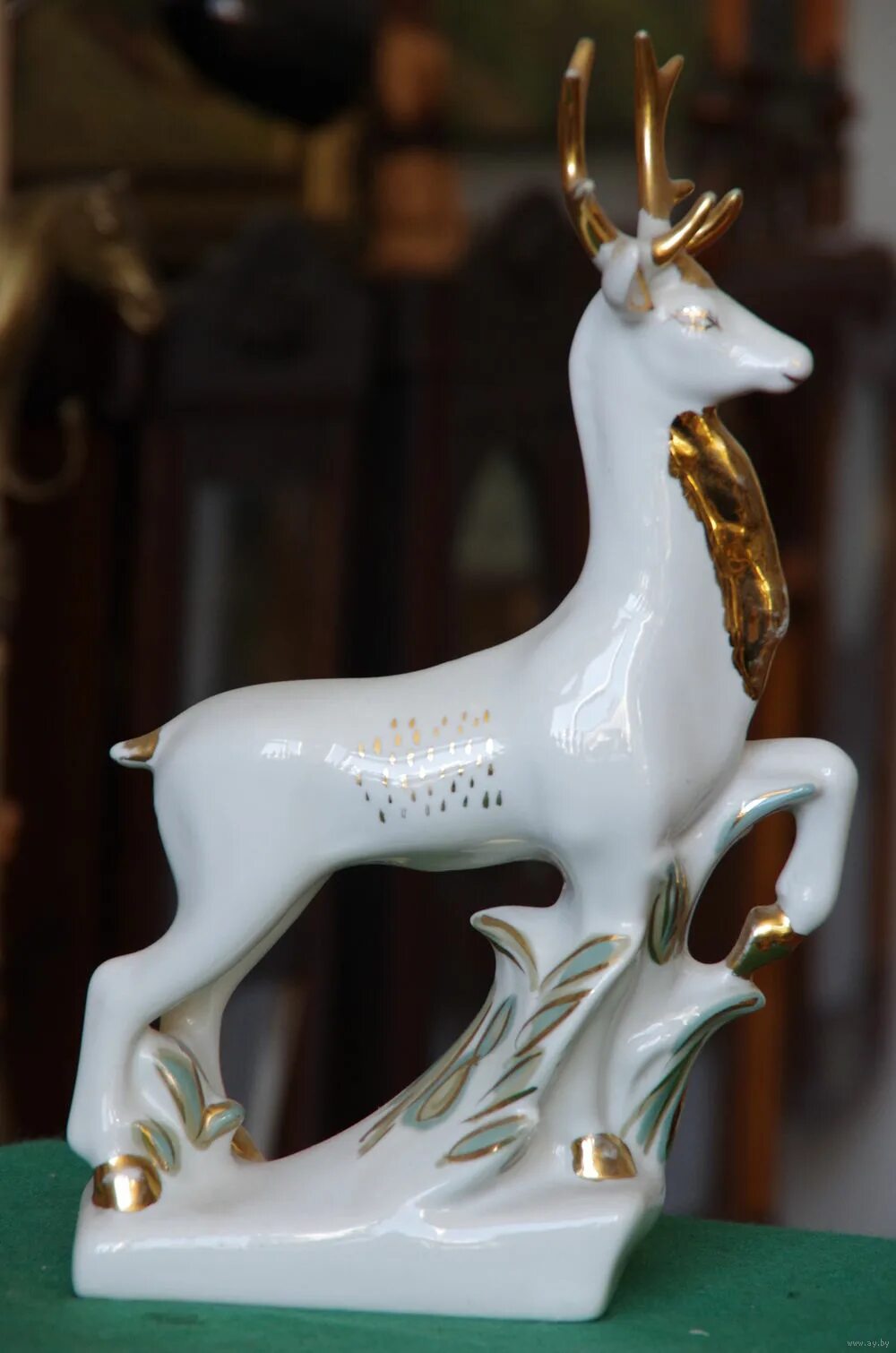 фарфоровый олень. статуэтка олень лфз. фигурка оленя. скульптура олениха ифз. статуэтка олень фарфор.