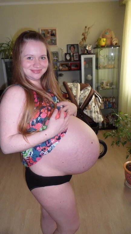 10 недель фото живота. Живот девочки. Животик 10-11 недель. Большие животы у подростков. Животы девочек подростков.