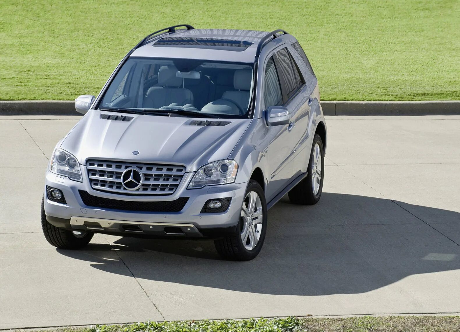 Ml 450. Mercedes benz ml 450. мерседес бенц мл 2010. мерседес мл 2010 года. мерседес мл 450 фото.
