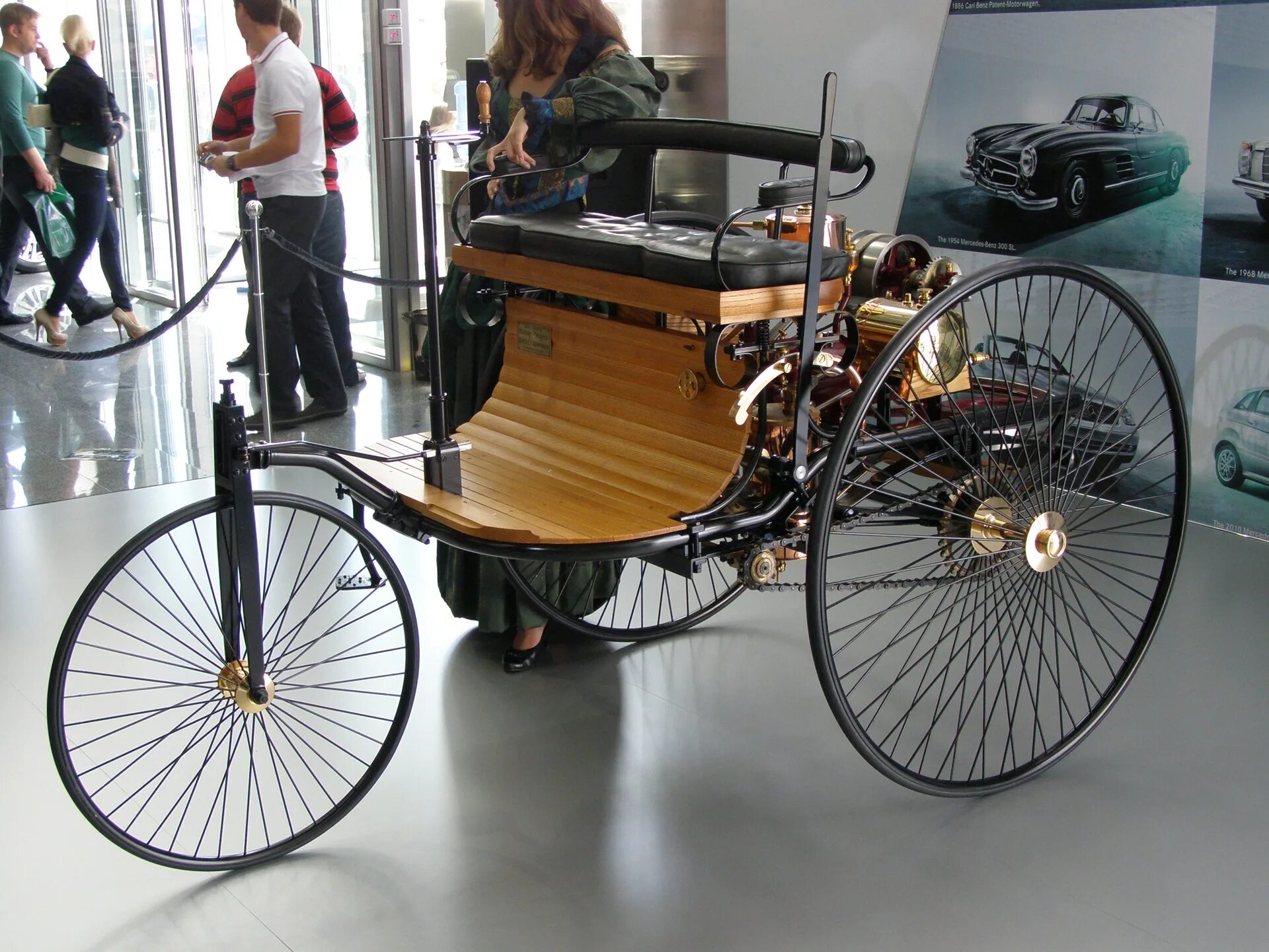 Первый Мерседес Бенц 1886. Benz Patent-Motorwagen 1886 двигатель. Benz Patent-Motorwagen 1886 года.