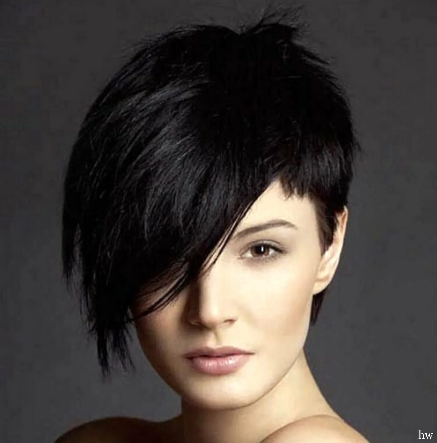 ассиметричная стрижка пикси. стрижка боб-гарсон на короткие волосы 2021. пикси гарсон стрижка боб. женские стрижки форум. сессон пикси.