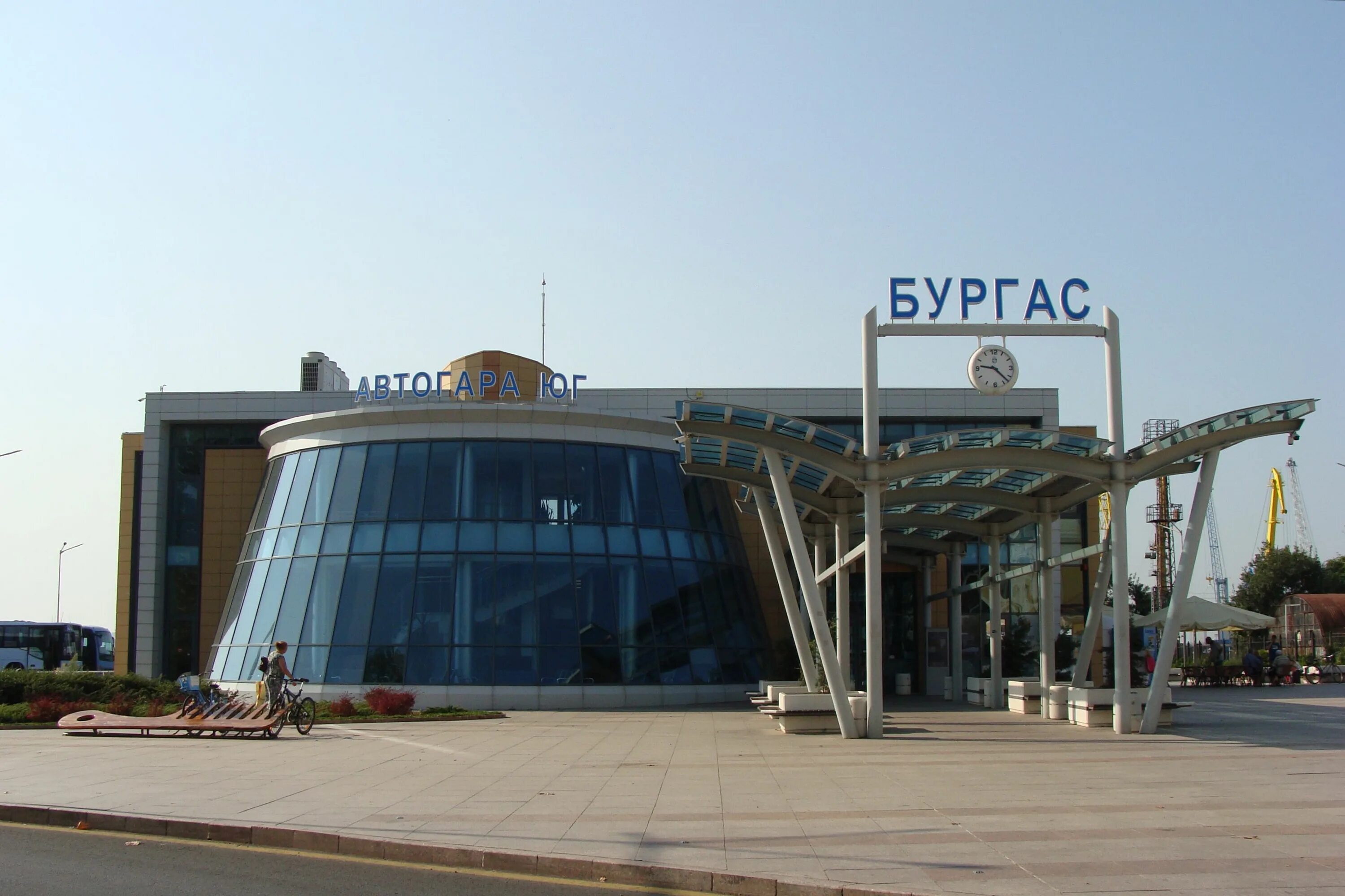 Автовокзал бургас. Бурга чакса. Солнечный автовокзал. Аэропорт бургас болгария. Автовокзал бургас.