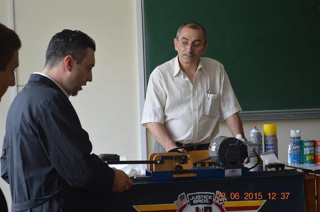 Кгау факультет механизации юриков. Эмблема тракториста-машиниста. Эмблема тракториста-машиниста. Кубанский гау. Кубгау факультет механизации.