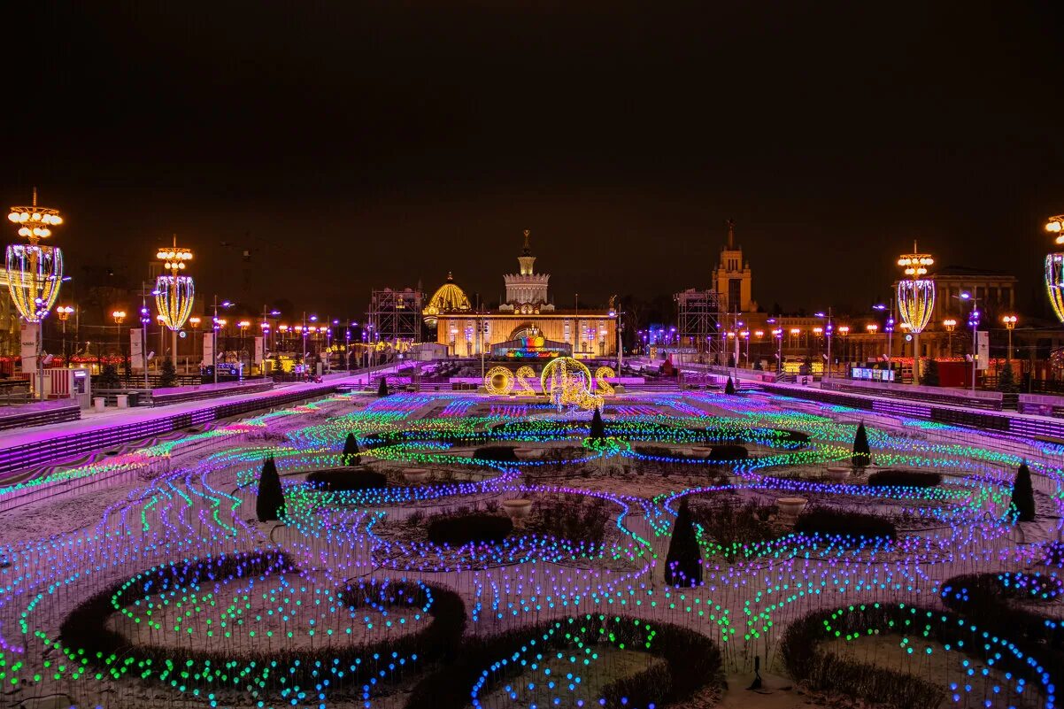Новогодняя иллюминация на вднх. Вднх иллюминация 2020 москва. Вднх иллюминация 2022. Иллюминация на вднх 2020. Вднх иллюминация.
