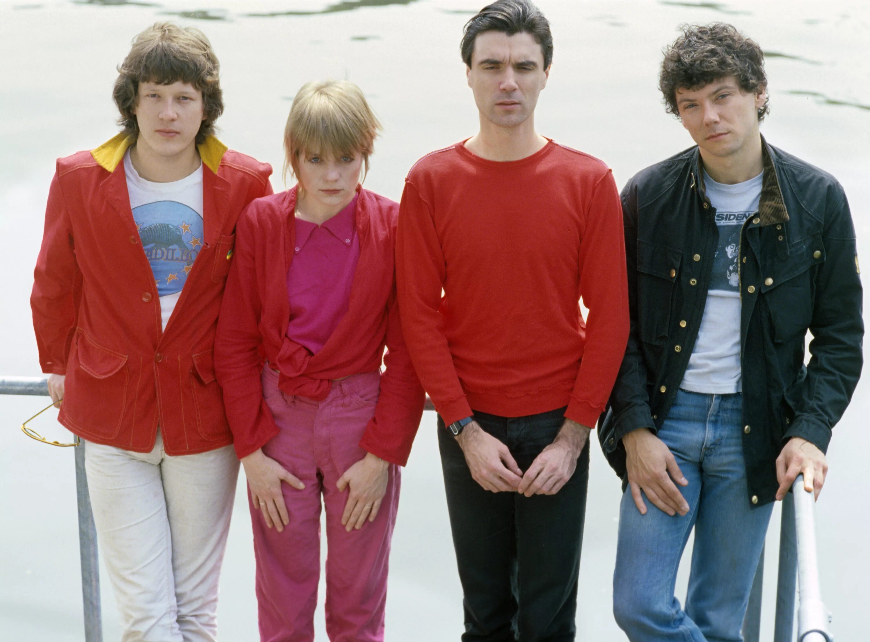 Группа talking heads. Talking heads Дэвид Бирн. David Byrne talking heads. Talking heads 1983.