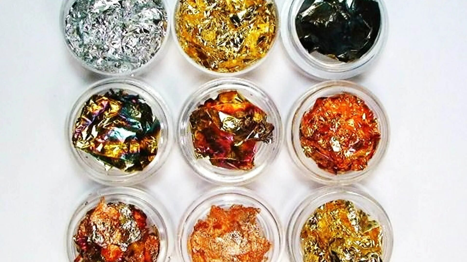 Декор фольгой на ногтях. Маникюр с фольгой поталь. Мрамор с фольгой на ногтях. Как пользоваться поталью для ногтей. Фольга поталь на ногтях.