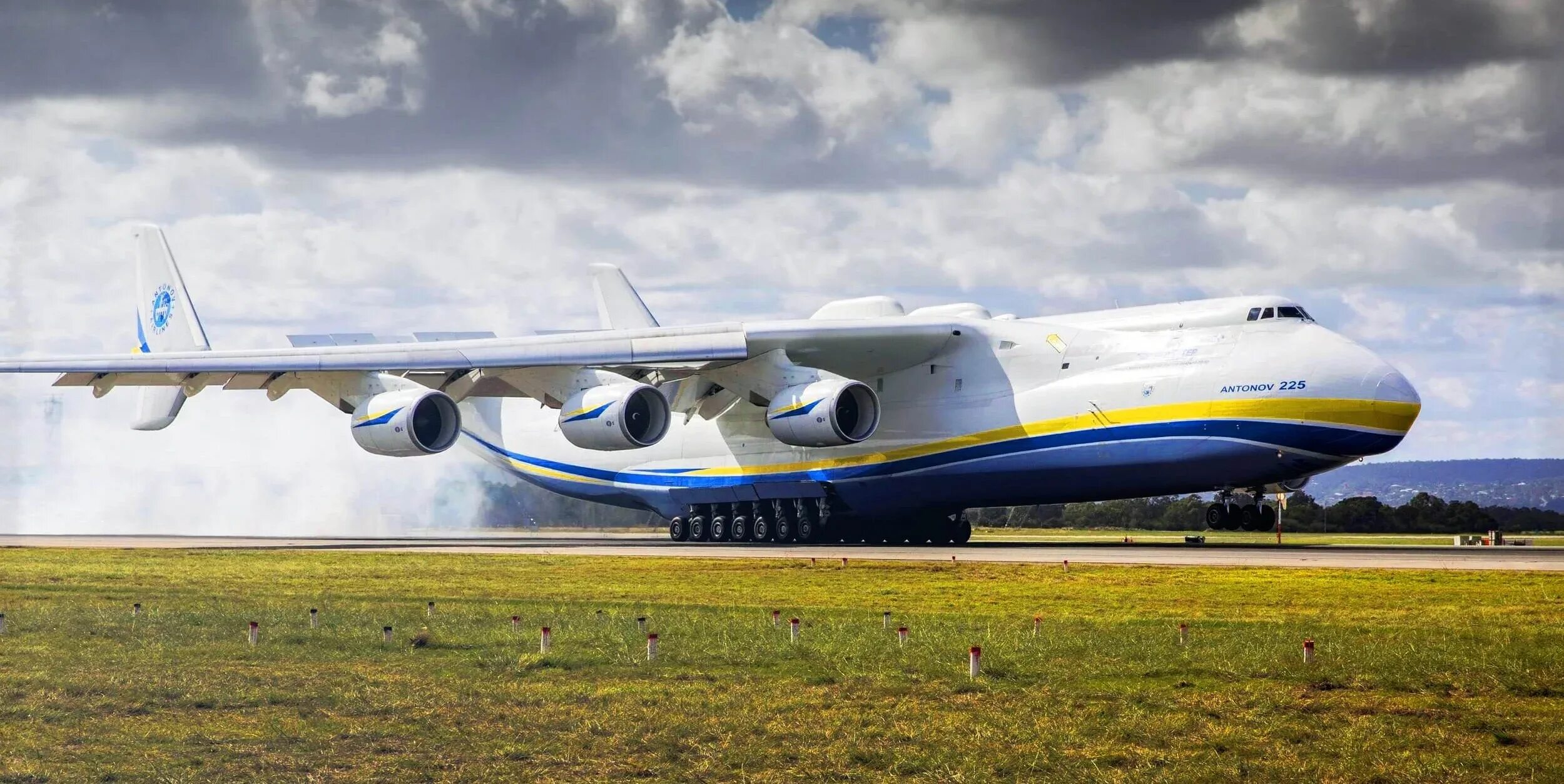 Самолета-гиганта ан-225 «мрия». Aн 225 мрия. Самолет мрия ан-225. Самолета 225 мрия. Грузовой самолет ан 225 мрия.
