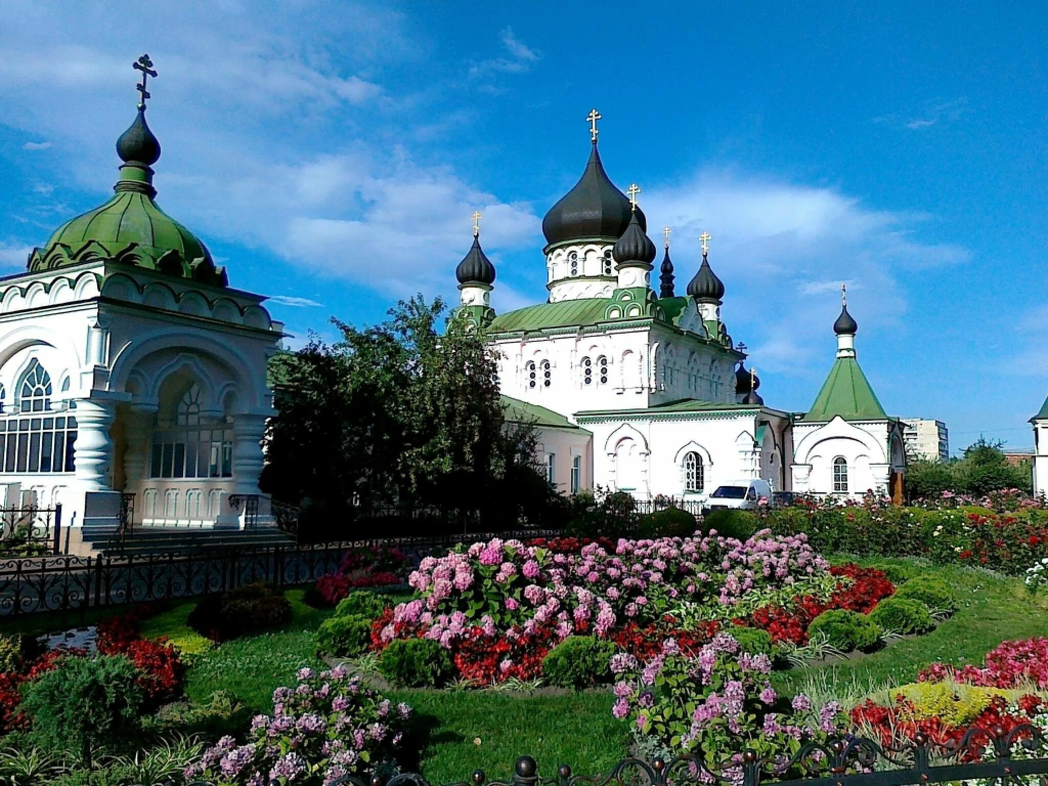 Монастырь фото. Киев Покровский монастырь. Покровская Церковь Киев. Киевском монастыре Покрова Божией матери. Свято-Покровский женский монастырь Киев Церковь Михаила Архангела.