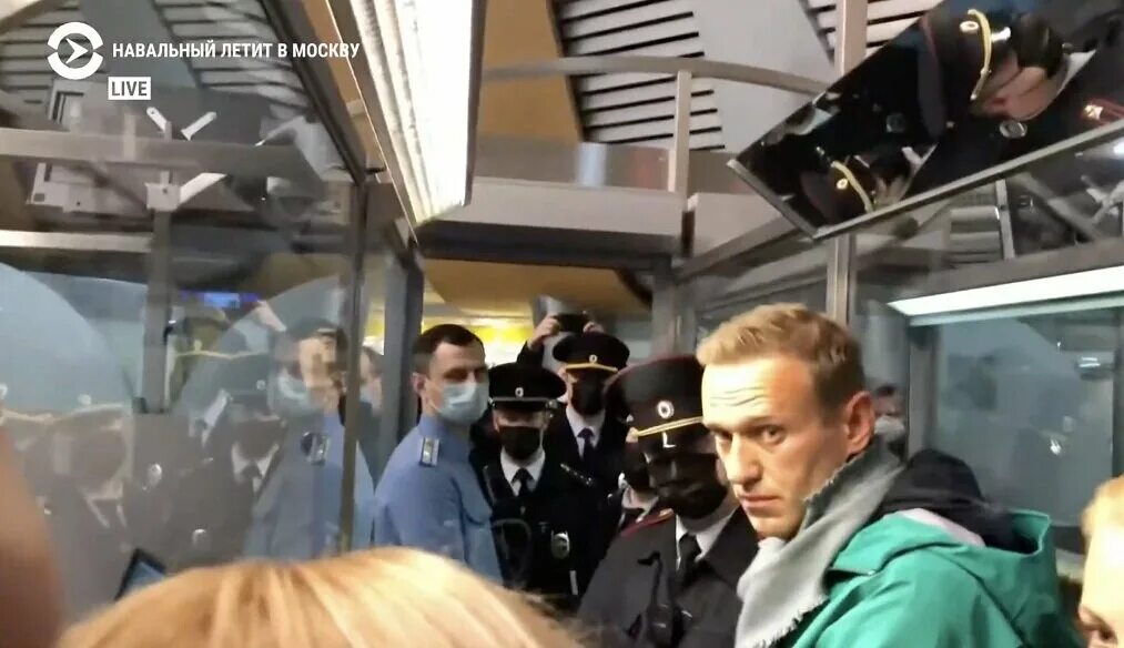 Навальный в аэропорту Шереметьево задержан.