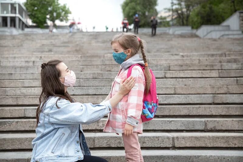 Отец юную дочь школьницу. Фото мама с дочкой школьницей. возвращение в школу. возвращайтесь в школу. мать и дочь старшеклассница.