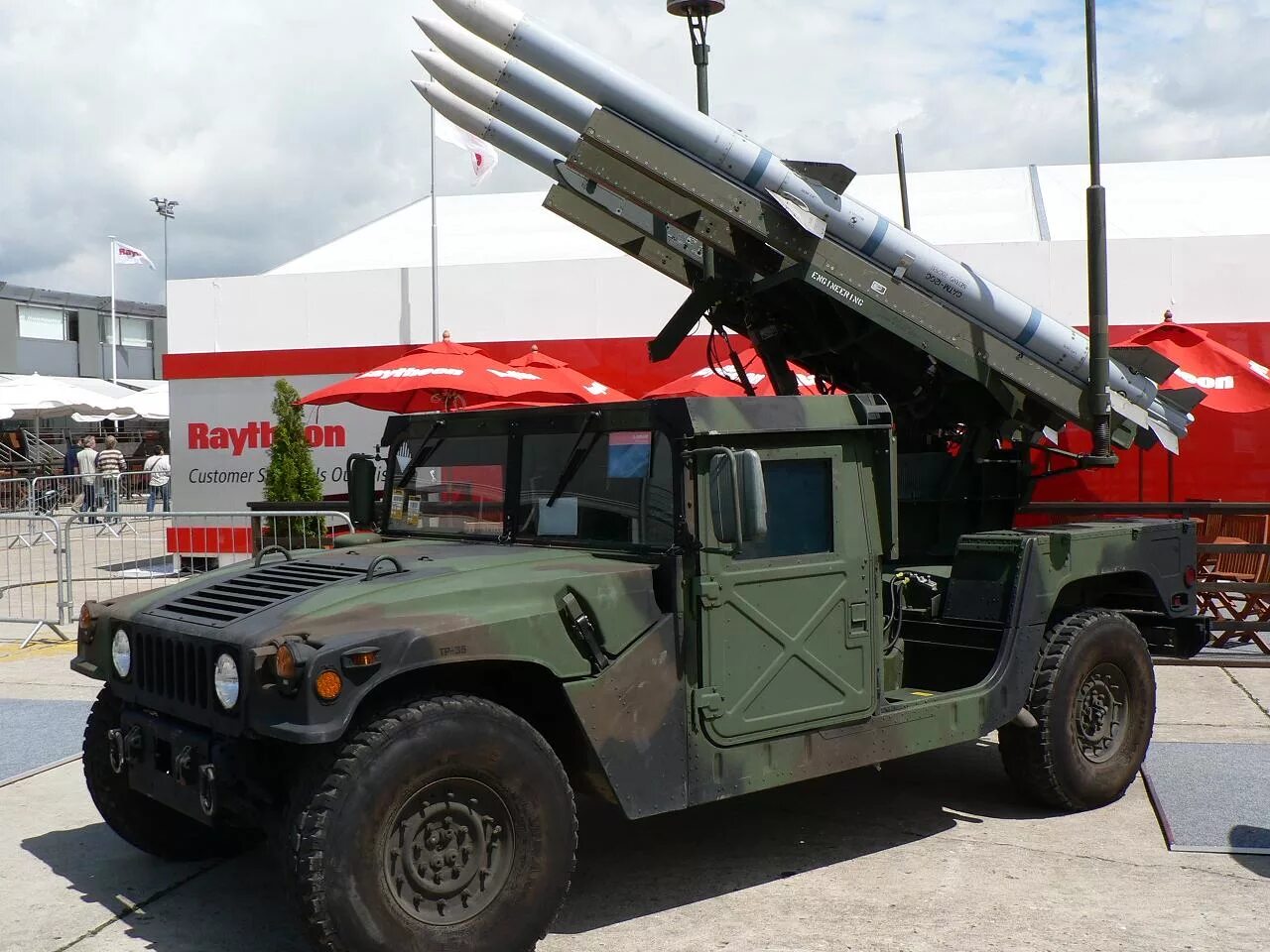 Рсзо m142. Сша комплексов m1097 avenger,. M996 hmmwv. Ракета хаммер. Рсзо химарс сша.
