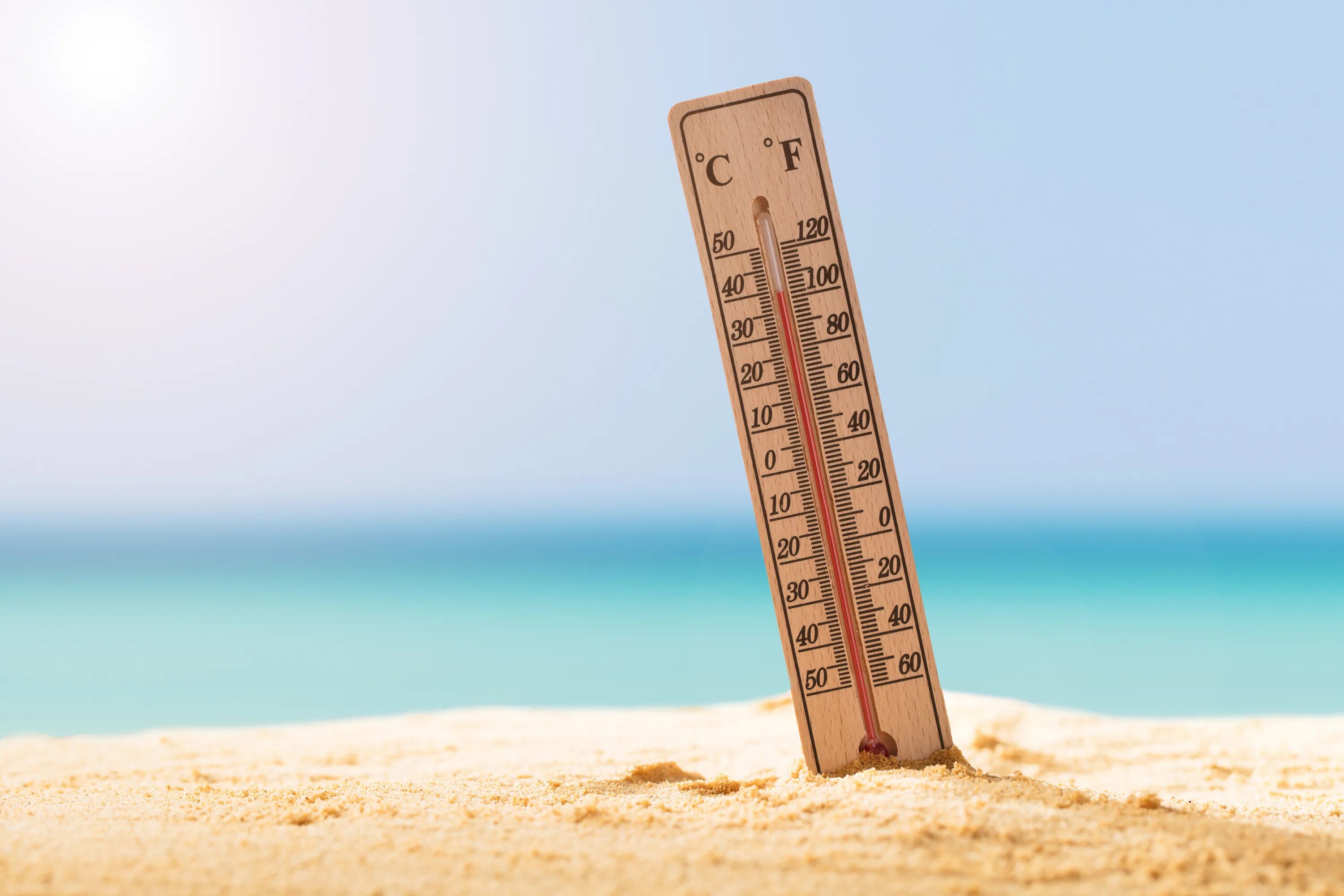 Самый теплый климат в мире. Жаркий климат. Термометр в песке. Градусник в море. Термометр солнце.
