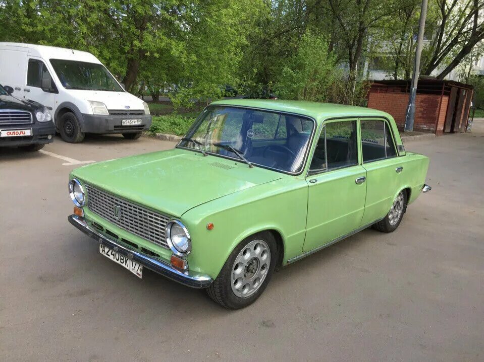 Ваз 2101 зеленый. Ваз 2101 темно зеленая. Ваз 2101 зеленый 330. Ваз 21011 копейка. 2101 седан.