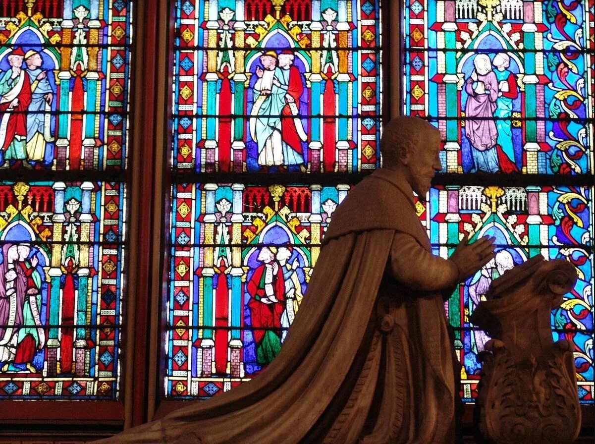 Базилика нотр-дам-де-ла-гард. Джина лоллобриджида собор парижской богоматери 1956. Собор нотр дам де пари витражи. Нотр-дам-де-пари собор аркбутаны\. Но р дам.