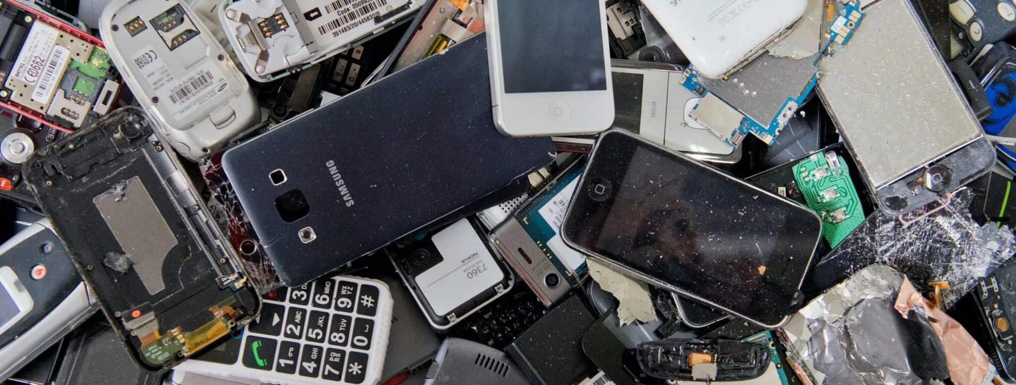 свалка техники. утилизация бытовой техники. утилизация старой техники на новую 2023. эльдорадо программа утилизации техники. утилизация сломанной линейки.