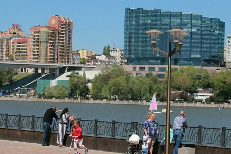 Левый берег на завтра. Набережная Ростова-на-Дону левый берег. Левбердон Ростов-на-Дону. Левобережная набережная Ростов на Дону. Левый берег Дона Ростов на Дону набережная.