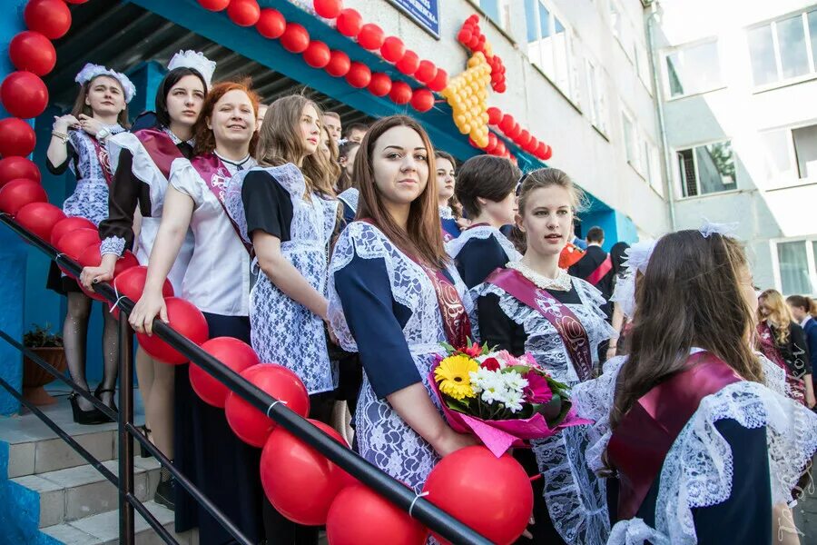 11 школа благовещенск. Школа 22 благовещенск амурская область. школа 15 благовещенск амурская. последний звонок школы амурская область. школа 16 благовещенск.