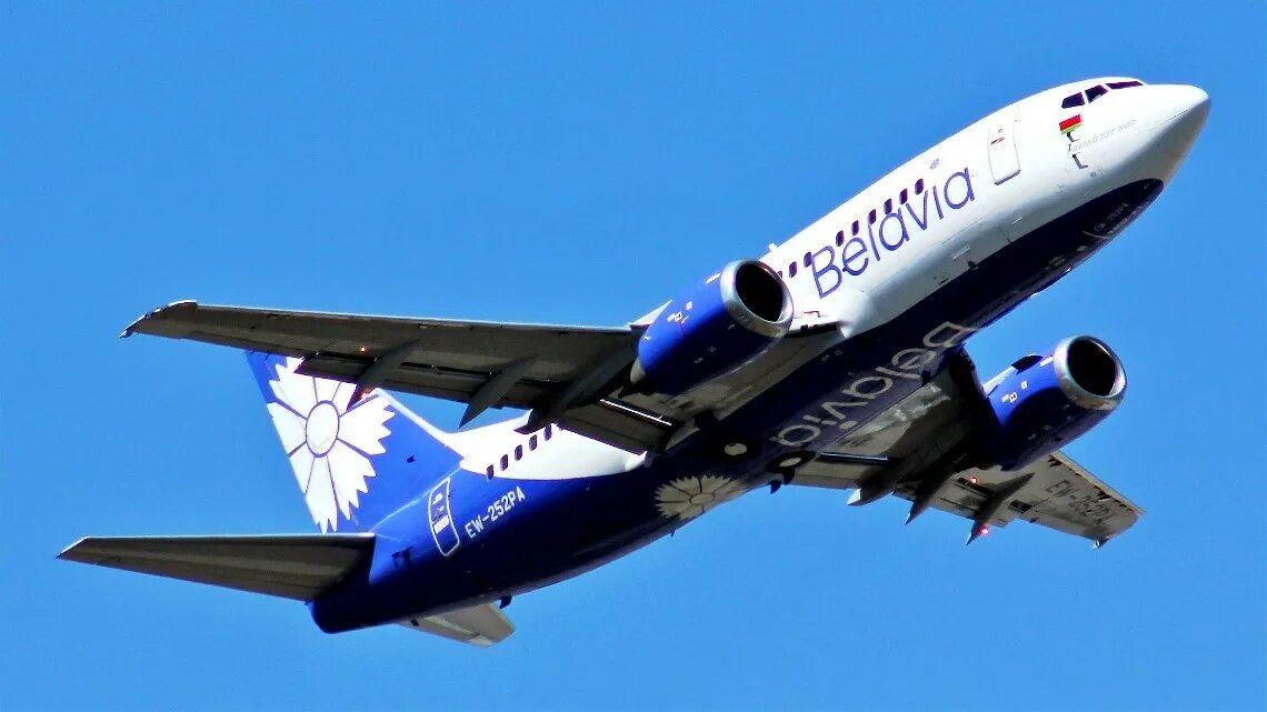 Belavia airlines. А320 Белавиа. Авиакомпания Белавиа самолеты. Белавиа 1996. Пассажирский белорусский самолёт.