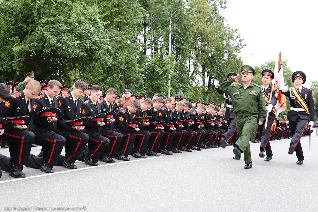 Сву выпуск. Суворовское Калининское училище в Твери. Тверское Суворовское военное училище. Суворовское училище Тверь. Суворовское училище Тверь старое.