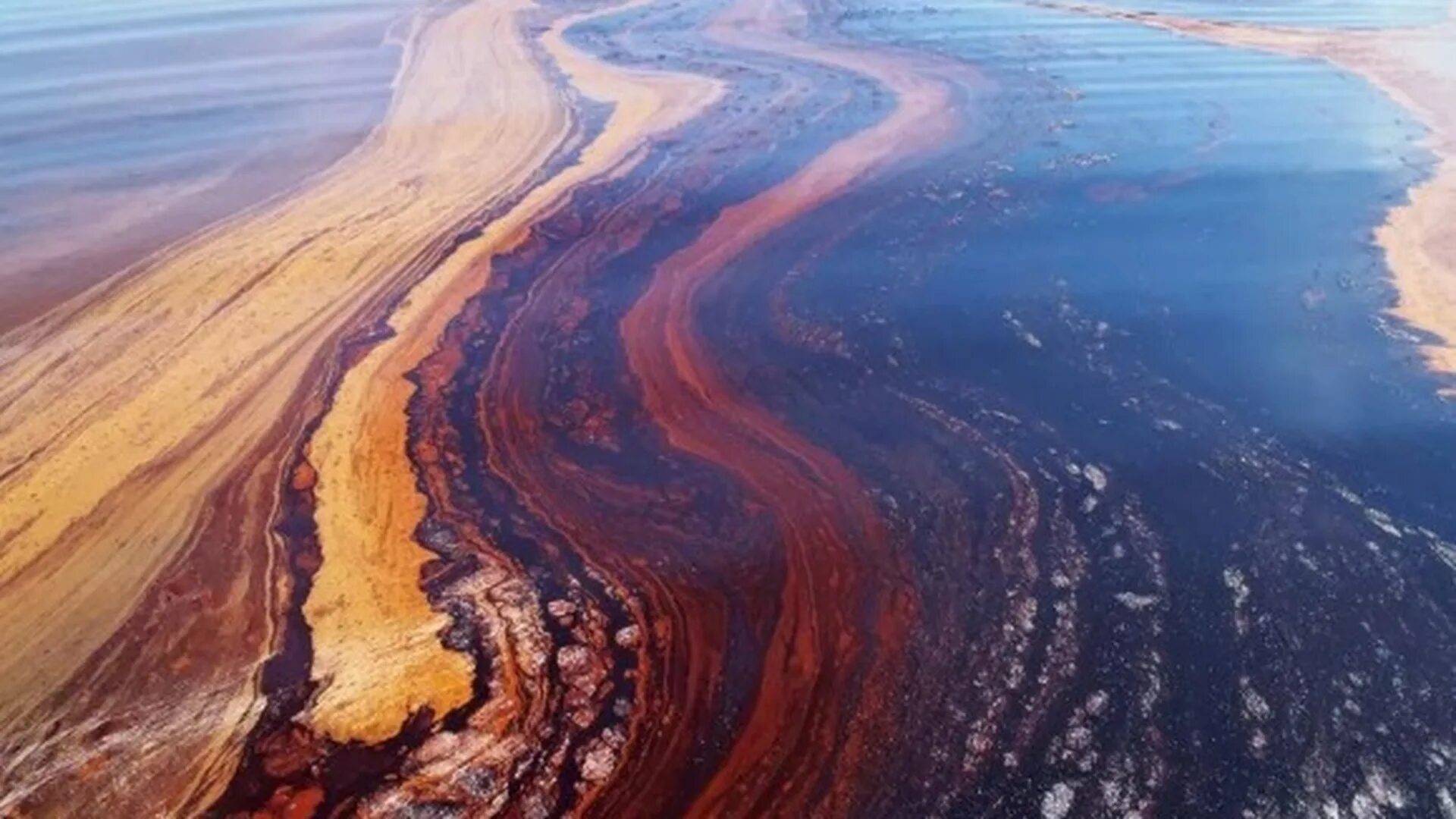 Загрязнение мирового океана нефтью и нефтепродуктами. Экологическая катастрофа в мексиканском заливе. Нефтепродукты в море. Нефтепродукты в море. Темрюк разлив нефти.